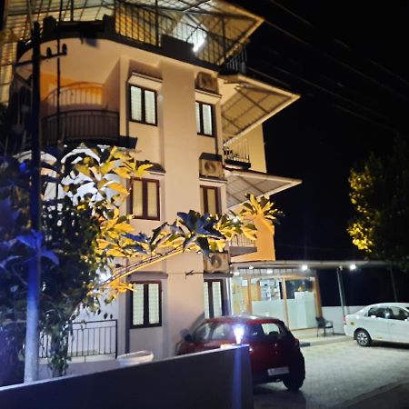 Base9 Cochin Airport Hotel Nedumbassery Exterior photo