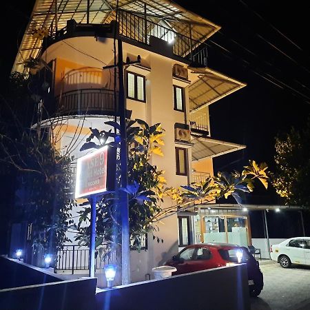 Base9 Cochin Airport Hotel Nedumbassery Exterior photo