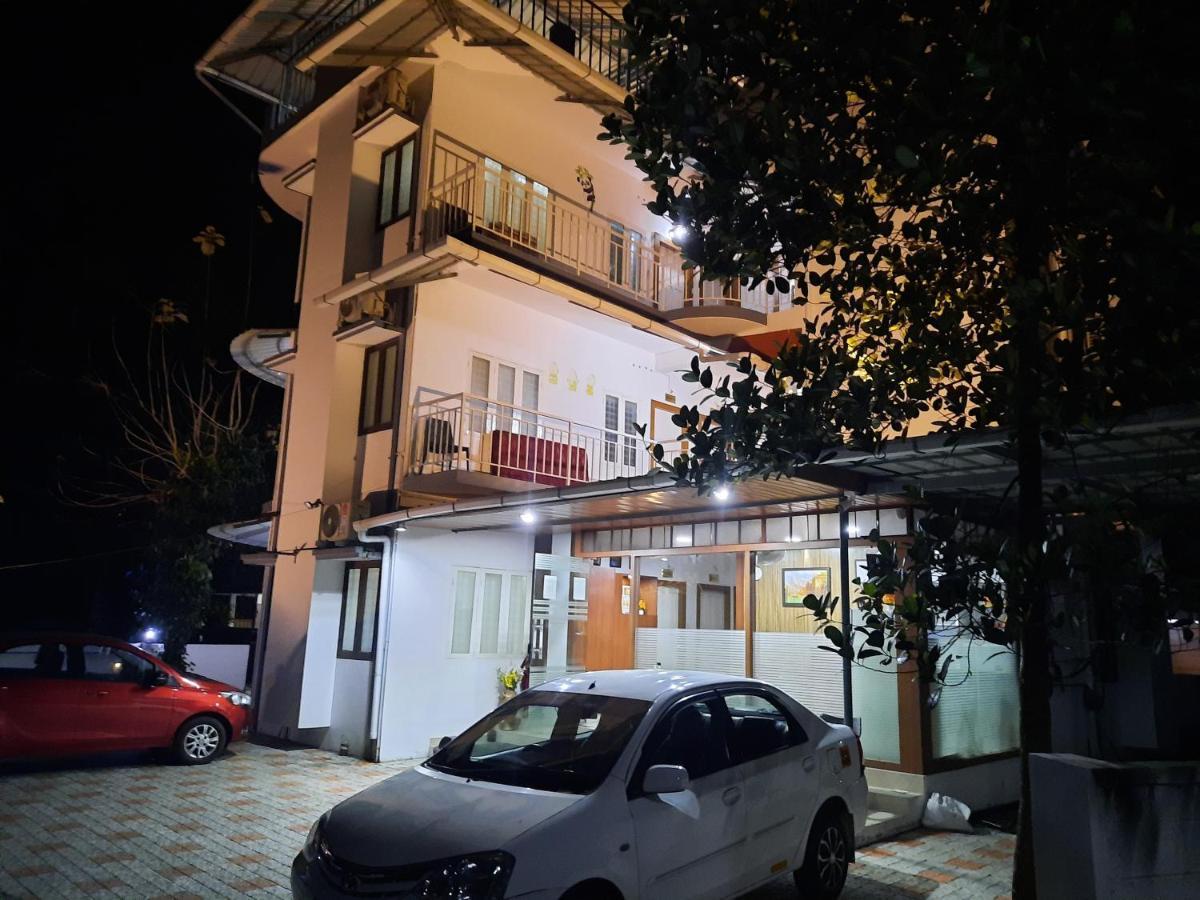 Base9 Cochin Airport Hotel Nedumbassery Exterior photo