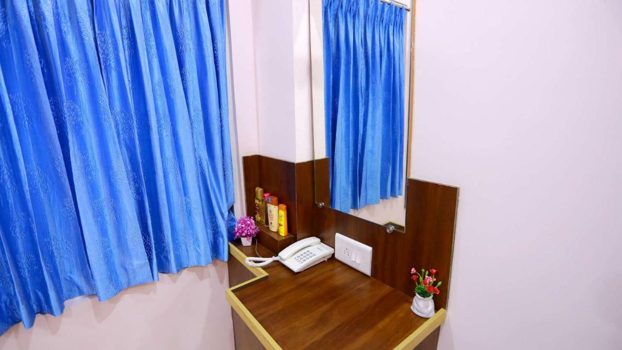 Base9 Cochin Airport Hotel Nedumbassery Exterior photo