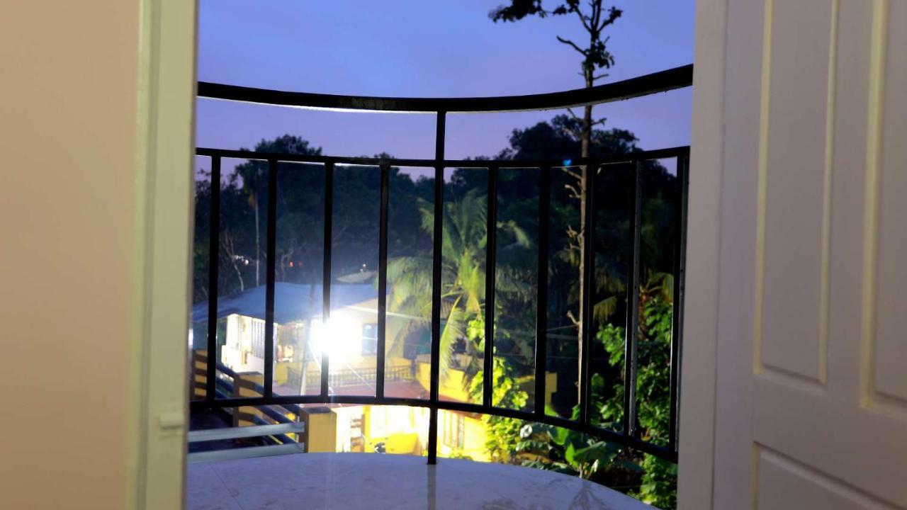 Base9 Cochin Airport Hotel Nedumbassery Exterior photo