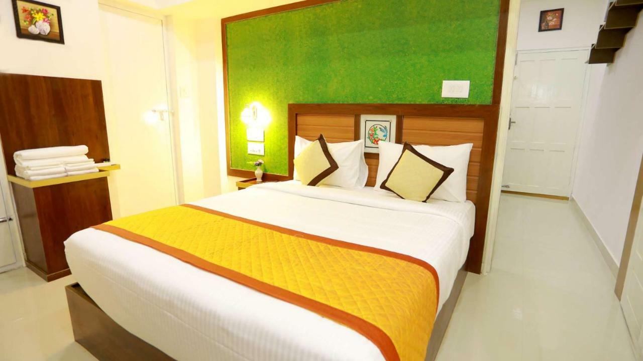 Base9 Cochin Airport Hotel Nedumbassery Exterior photo