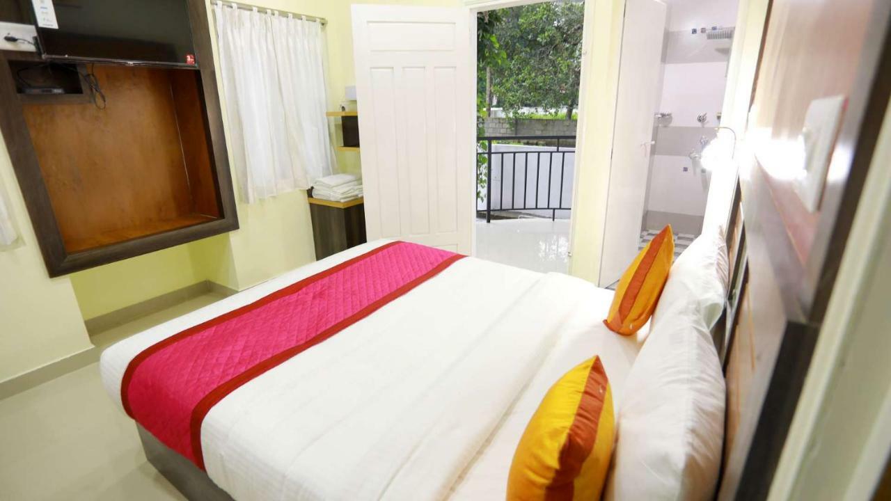 Base9 Cochin Airport Hotel Nedumbassery Exterior photo