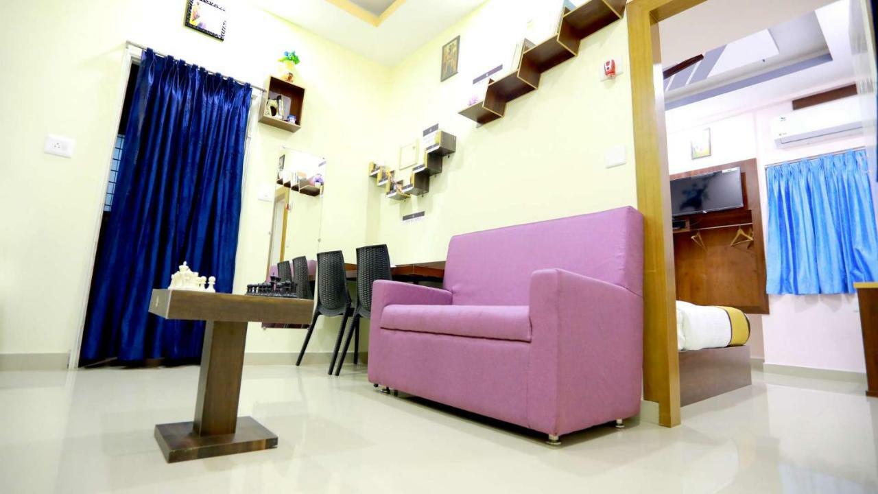 Base9 Cochin Airport Hotel Nedumbassery Exterior photo
