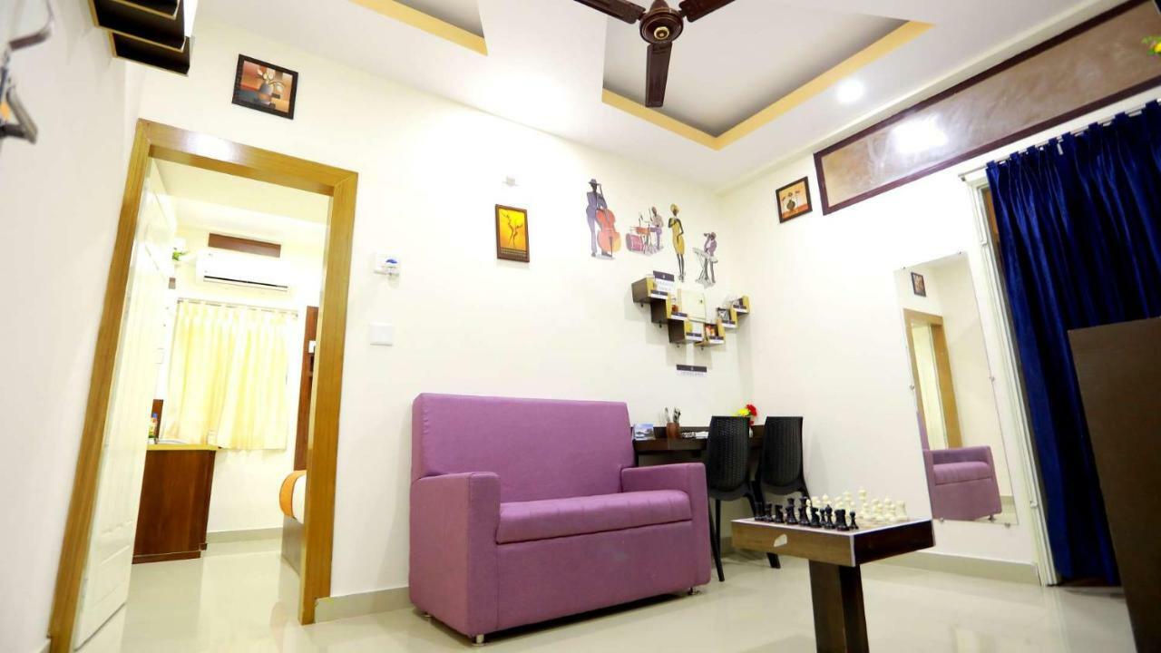 Base9 Cochin Airport Hotel Nedumbassery Exterior photo