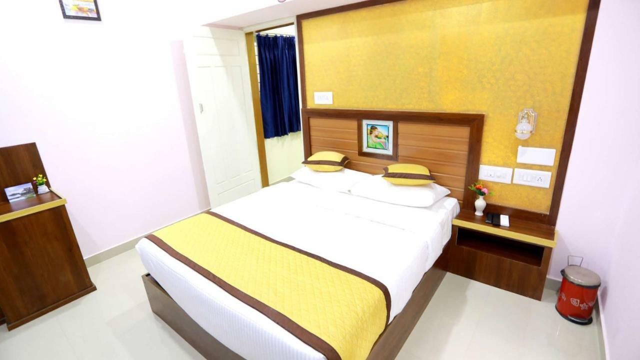 Base9 Cochin Airport Hotel Nedumbassery Exterior photo