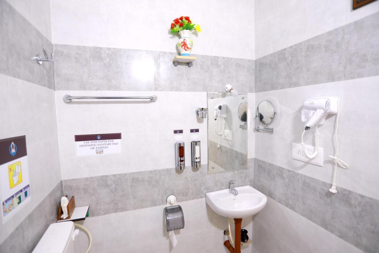 Base9 Cochin Airport Hotel Nedumbassery Exterior photo