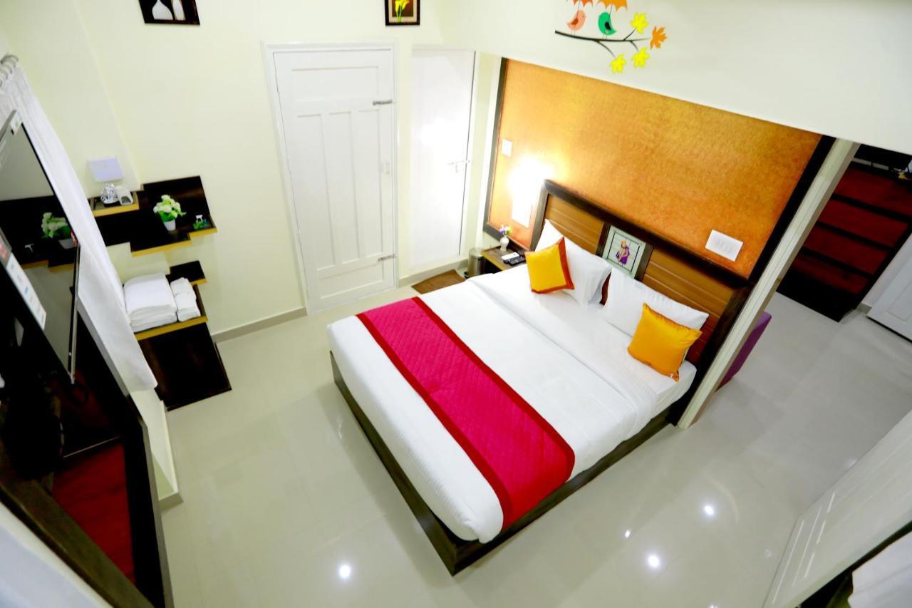Base9 Cochin Airport Hotel Nedumbassery Exterior photo